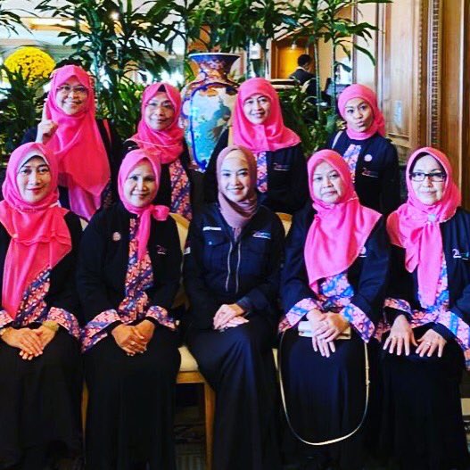 ingrid_kansil's tweet photo. Silaturahmi dgn pengurus Ikatan Pengusaha Muslimah Indonesia (IPEMI) Jepang & mendengar laporan tkait dgn program2 kerja organisasi yg sdh dijlnkan #ipemi #ipemijepang #womenempowerment https://t.co/NCCeFo9aIJ