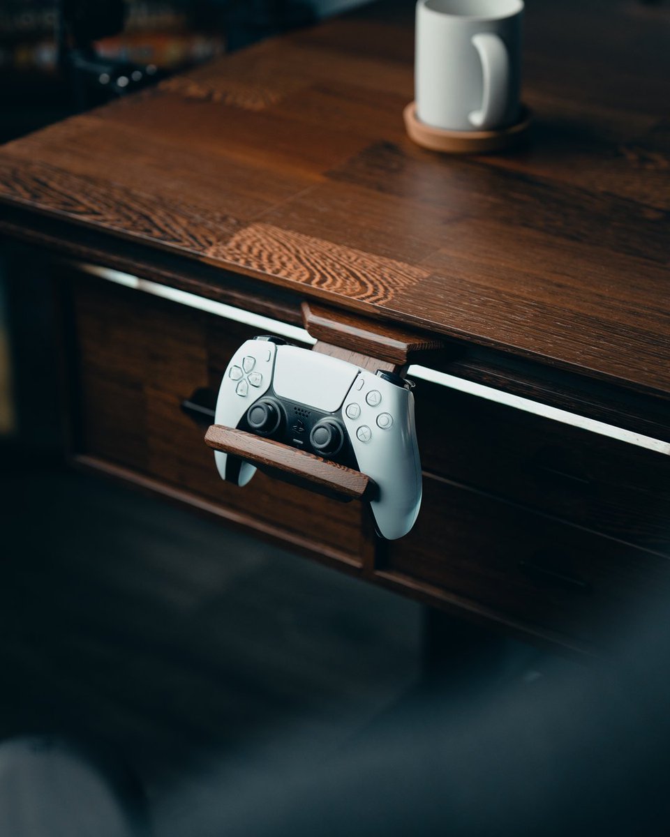 WyrmwoodGaming's tweet photo. Controller caddy + Universal hanger, choose your winner🥇 !  
#accessory #modulardesk https://t.co/JP1qiNkhxe