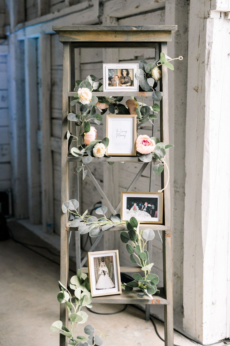 ashley_butler3's tweet photo. And of course all rentals from @ULTIMATEprty florals Florish Florals #lunenburg #eastcoastweddings #2022bride #barnwedding #rusticglam https://t.co/59EgSdpnVf