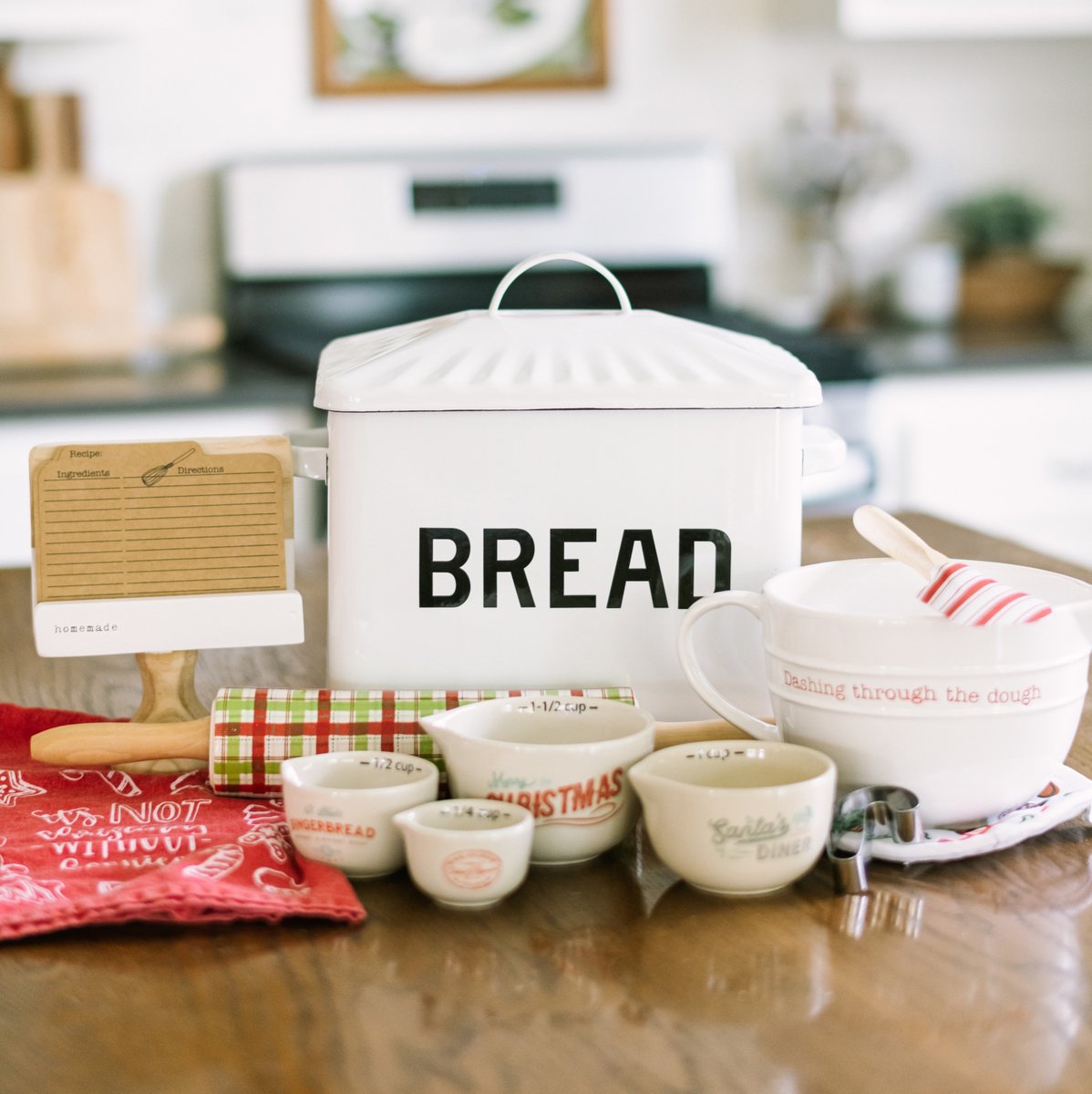 AntiqueFarmHous's tweet photo. HOLIDAY GIFT IDEA! Our fabulous AFH EXCLUSIVE 12-PIECE BAKING BOX GIFT SET is back, and just in time for the holidays! Great #giftidea for that holiday baker on your list. Gift yourself one too!⁠ https://t.co/ff8c8JyzuL #christmasdecor #holidaydecor https://t.co/BwKp3LCJdU