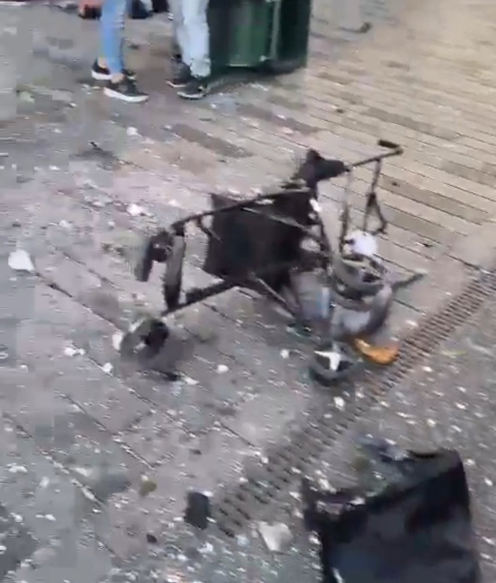 nserdare067450's tweet photo. Bebek katilleri,kansızlar 
Ölünüzi,dirinizi.
hergün birinizi,birgün hepinizi.......
🤲🇹🇷❗️
#patlama #istiklalcaddesi #taksim https://t.co/jsNPeefDgv