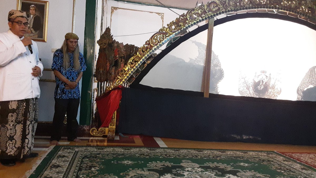 Adat dan kebudayaan merupakan tonggak bangsa
Selamat hari wayang dunia