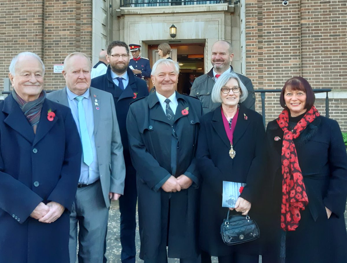 SwintonLabour's tweet photo. Always an incredible turnout at Swinton Cenotaph for Remembrance Day, and today was no different. This year and every year we pay our respects to the brave servicemen and women of our armed forces, and remember those who gave their lives for all our futures. #RemembranceSunday https://t.co/cFoWa07JZm