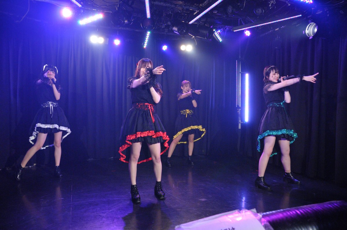 xxx3062xxx's tweet photo. 黒衣装は初めて観た気がする、i+chip=memory。
黒もいいですね。
2022/11/6 池袋 Re:voice
#あいちっぷ
#ichipmemory
#優月ひな
#花咲菜愛
#天羽すい
#翠田みゆ https://t.co/EgM2LHyL7Y