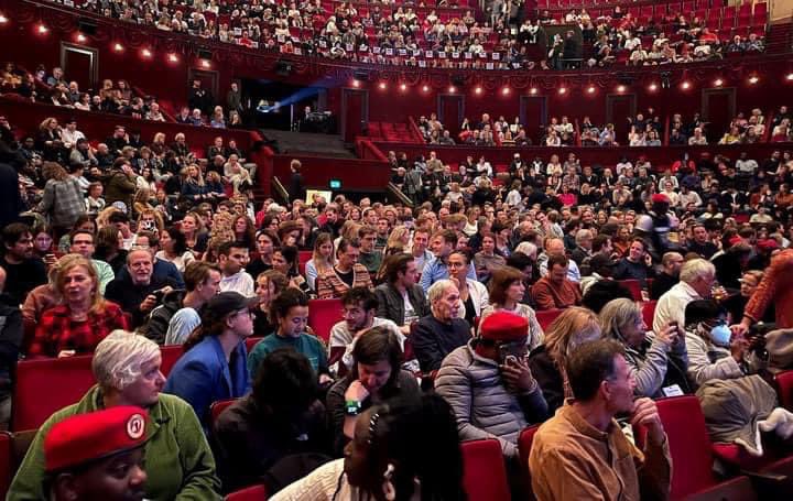 HajjatiSmart's tweet photo. Part(2)

DOCUMENTARY PREMIERE IN AMSTERDAM 🔥🔥
About Last night at the Koninklijk Theater Carré when President Bobi Wine was premiering a documentary which was watched by hundreds of people.
#DictatorMustFall
#FreeAllPoliticalPrisonersinUganda https://t.co/BHwFstxKuO