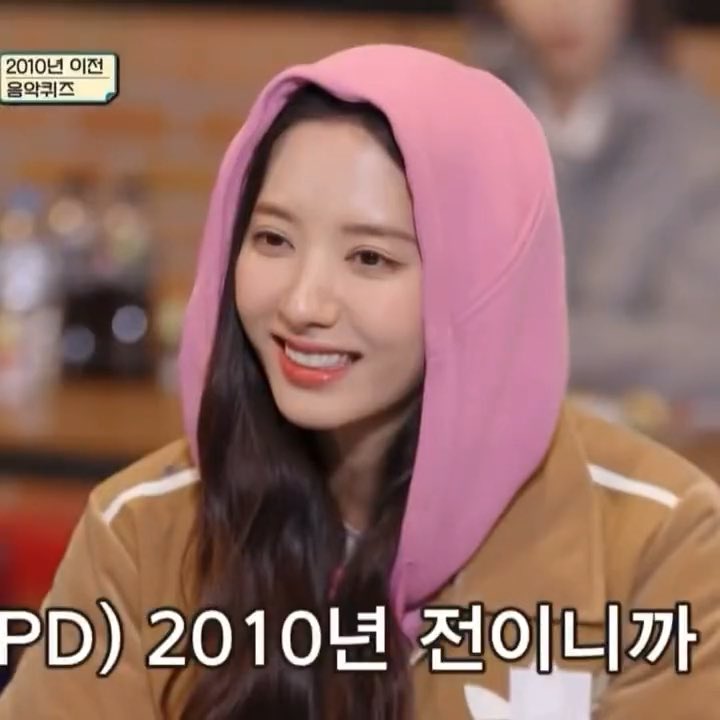 exseolbo's tweet image. bona and her pink hood ;(