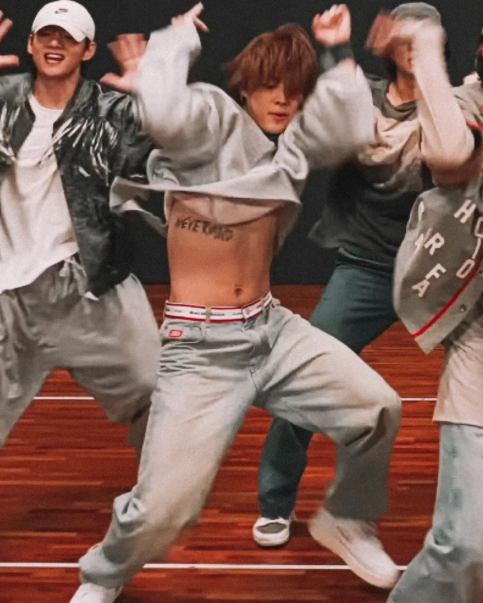 seonswang1995's tweet image. PARK JIMIN ESTOY EN EL PISO FLACOOO TE AMOOO #runbtsdancepractice #RunBTS