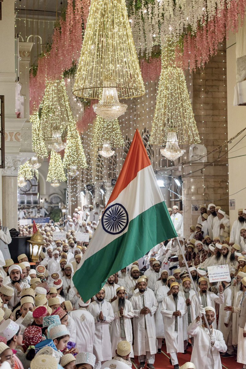 Dawoodi_Bohras's tweet photo. Over 60,000 Dawoodi Bohra community members from different parts of the world have gathered in Surat, #Gujarat to join the 79th birthday celebrations of H.H. Syedna Mufaddal Saifuddin, which coincides with the birth anniversary of his late father H.H. Syedna Mohammed Burhanuddin. https://t.co/ONkOhdr2Jf