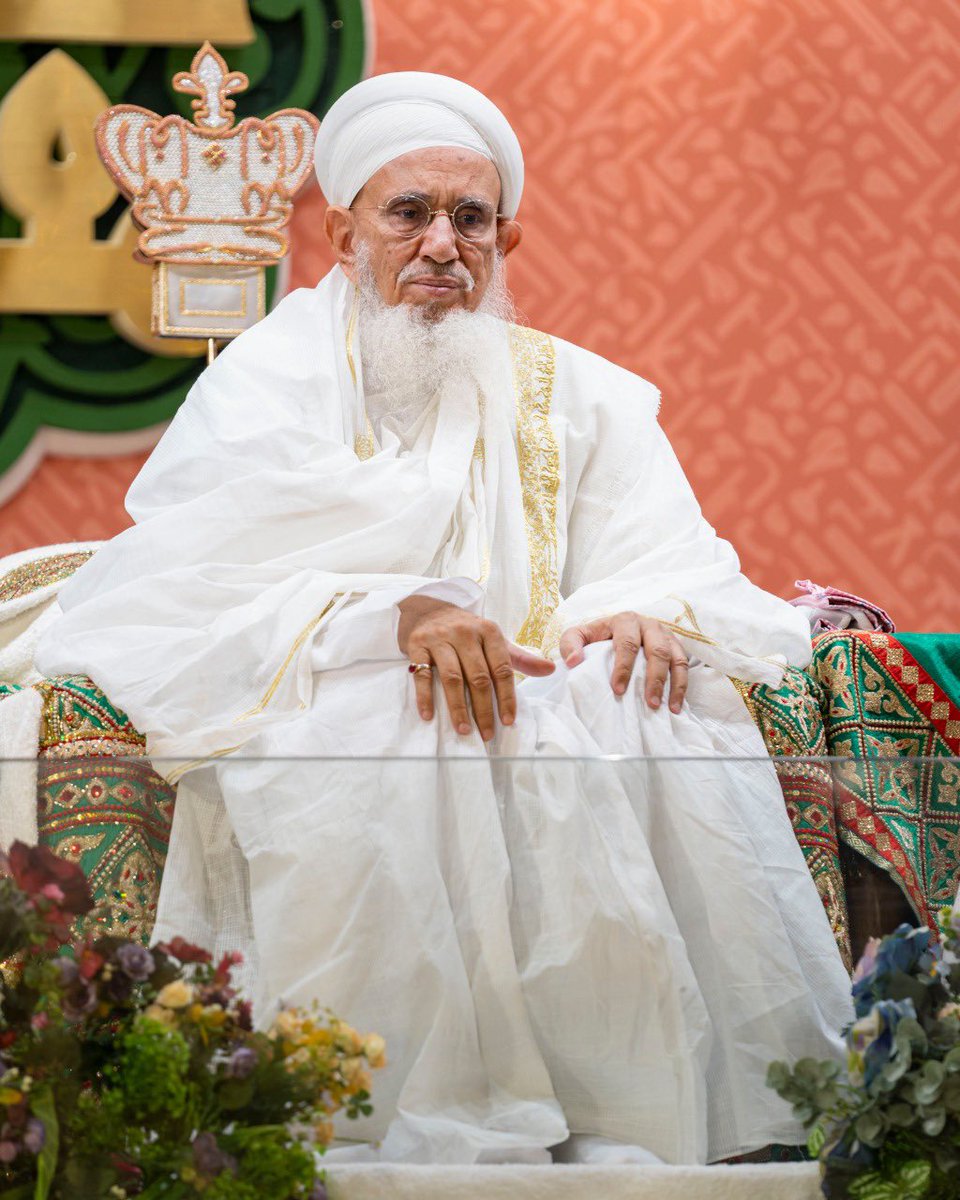 Dawoodi_Bohras's tweet photo. Over 60,000 Dawoodi Bohra community members from different parts of the world have gathered in Surat, #Gujarat to join the 79th birthday celebrations of H.H. Syedna Mufaddal Saifuddin, which coincides with the birth anniversary of his late father H.H. Syedna Mohammed Burhanuddin. https://t.co/ONkOhdr2Jf