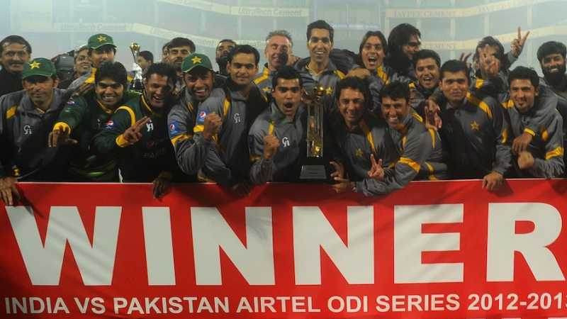 farhan_s7's tweet photo. @___LuCiFERR___ @iamfakhrealam @RVCJ_FB After This series in 2012-2013 Endian Gouverment made official announcement to not play against Pakistan any odi test or t20i series 🤣😉🤣 Junaid Khan Destroyed So Called King Kohli 4 times 🤣 https://t.co/VkvevqFaGy