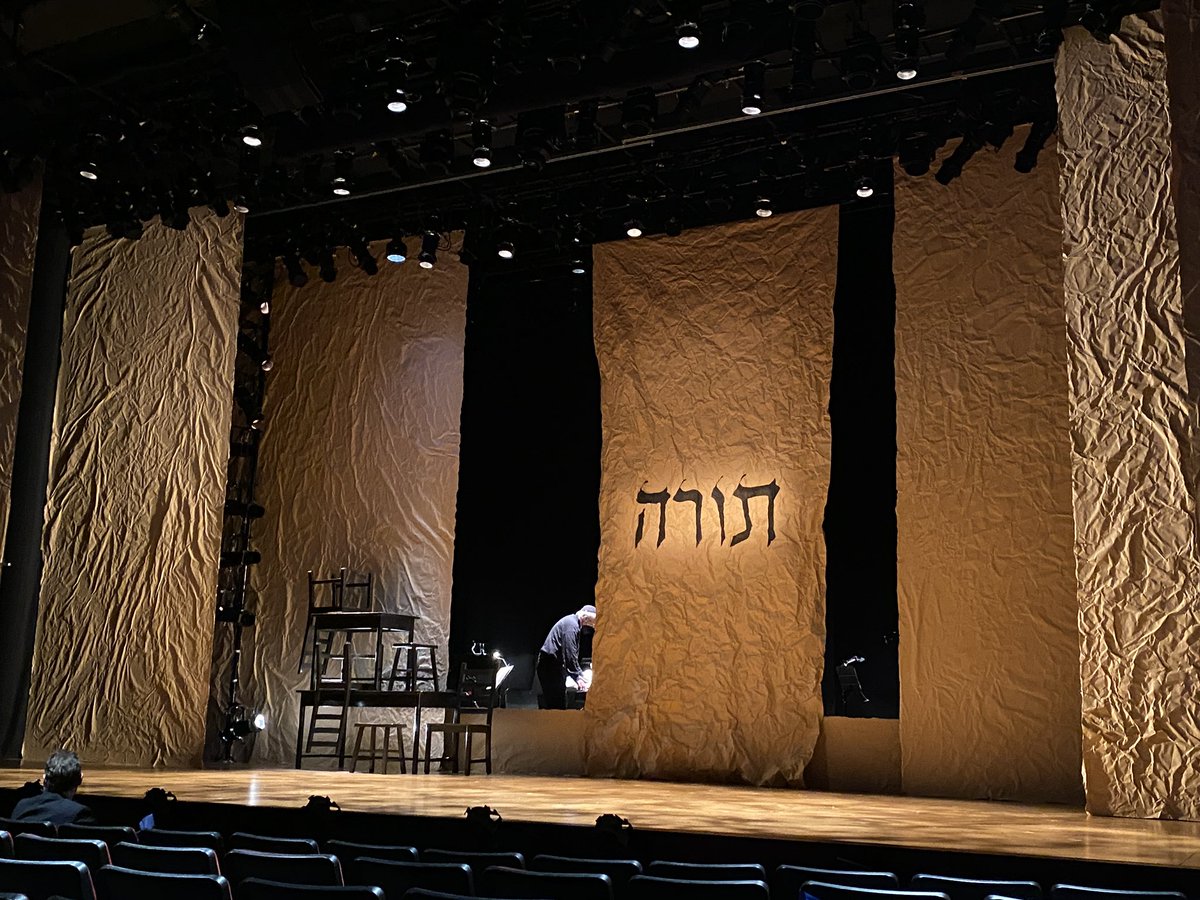 The stage is set! <a href="/folksbiene/">Folksbiene Theatre</a>’s Fiddler on the Roof in Yiddish is back! <a href="/jamesmstevko/">James Monroe Števko</a> <a href="/RachelZatcoff/">Rachel Zatcoff</a> <a href="/newworldstages/">New World Stages</a>