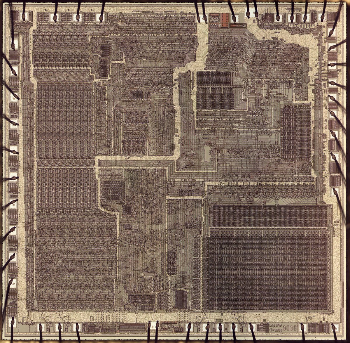 kenshirriff's tweet image. The 8086 microprocessor is almost 45 years old, but the x86 architecture still rules computing. I&apos;m reverse engineering the 8086 by studying its silicon die under a microscope. This thread looks at one of its unusual circuits: the bootstrap driver.🧵