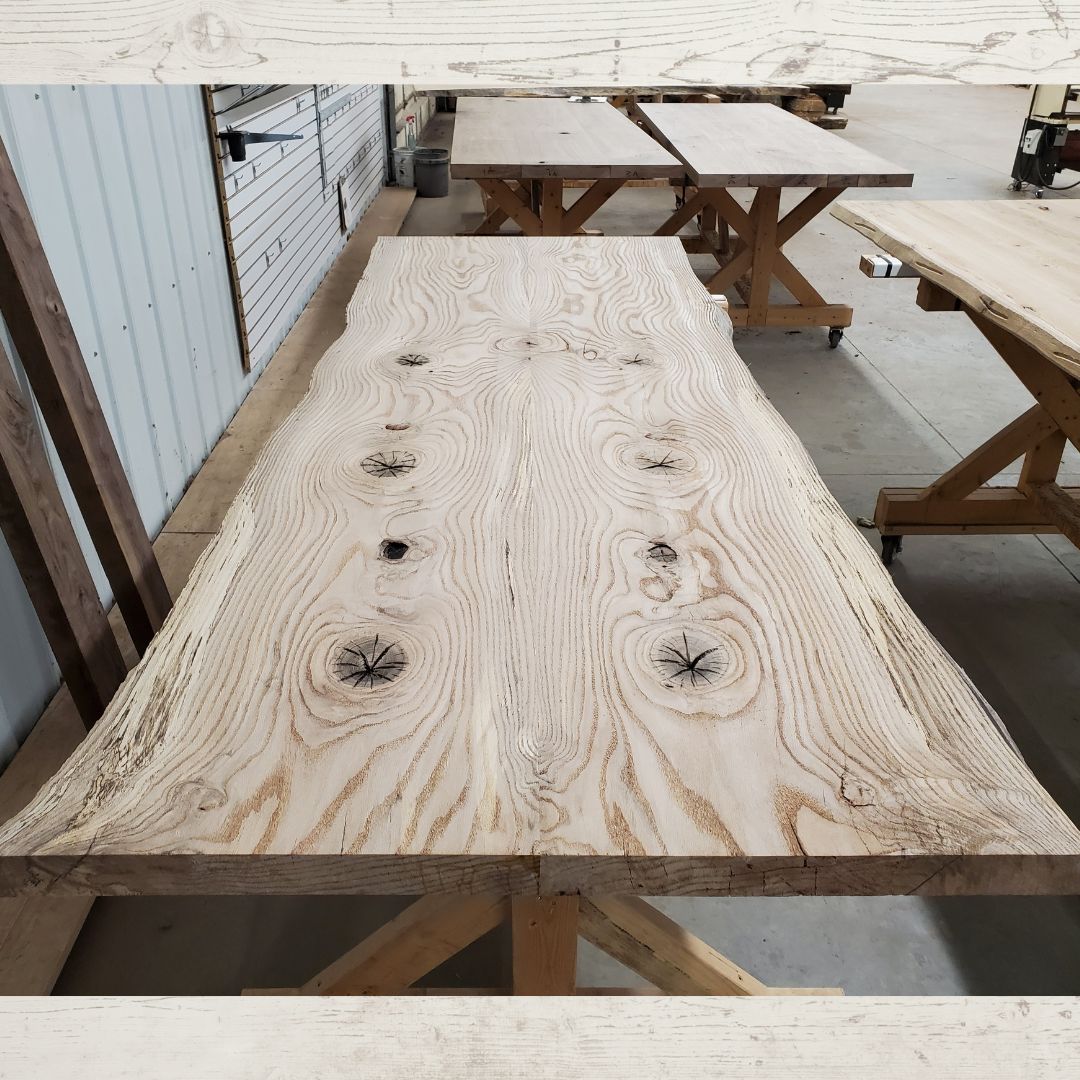 TheLumberShack1's tweet photo. The symmetry in this bookmatched table top 😍
#liveedgeslab #bookmatched #tabletop #woodtable #homedecor #wooddecor #woodworking #woodshop #liveedgetabletop #diningtable #kitchendecor https://t.co/oijZErc8QS