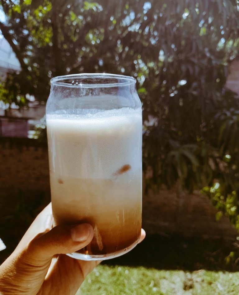 RequejoOliva's tweet photo. Ya soy pro en prepararme café latte helado.✨️ https://t.co/gjrk6E4pR2