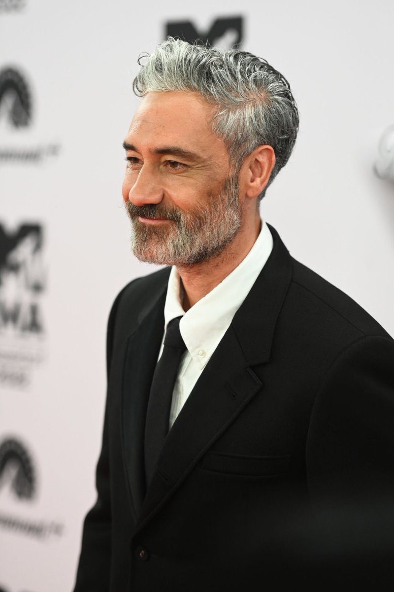 TaikaUpdates's tweet photo. 📸 | @TaikaWaititi on the #MTVEMA red carpet https://t.co/Wum9rdcmaM