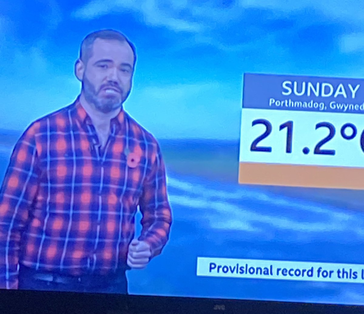 rattycastle's tweet photo. #countryfile he got the memo top man 👨🏼 #checkedshirt ✔️✔️✔️✔️ https://t.co/gJalRMWQ8X