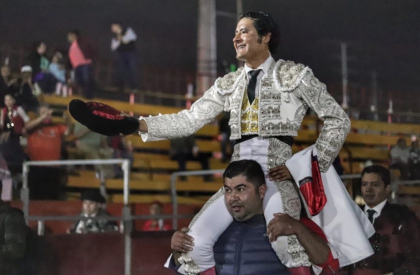 Puerta grande para Angelino de Arriaga en Tepetitla

tauromaquiasmundiales.es/puerta-grande-…