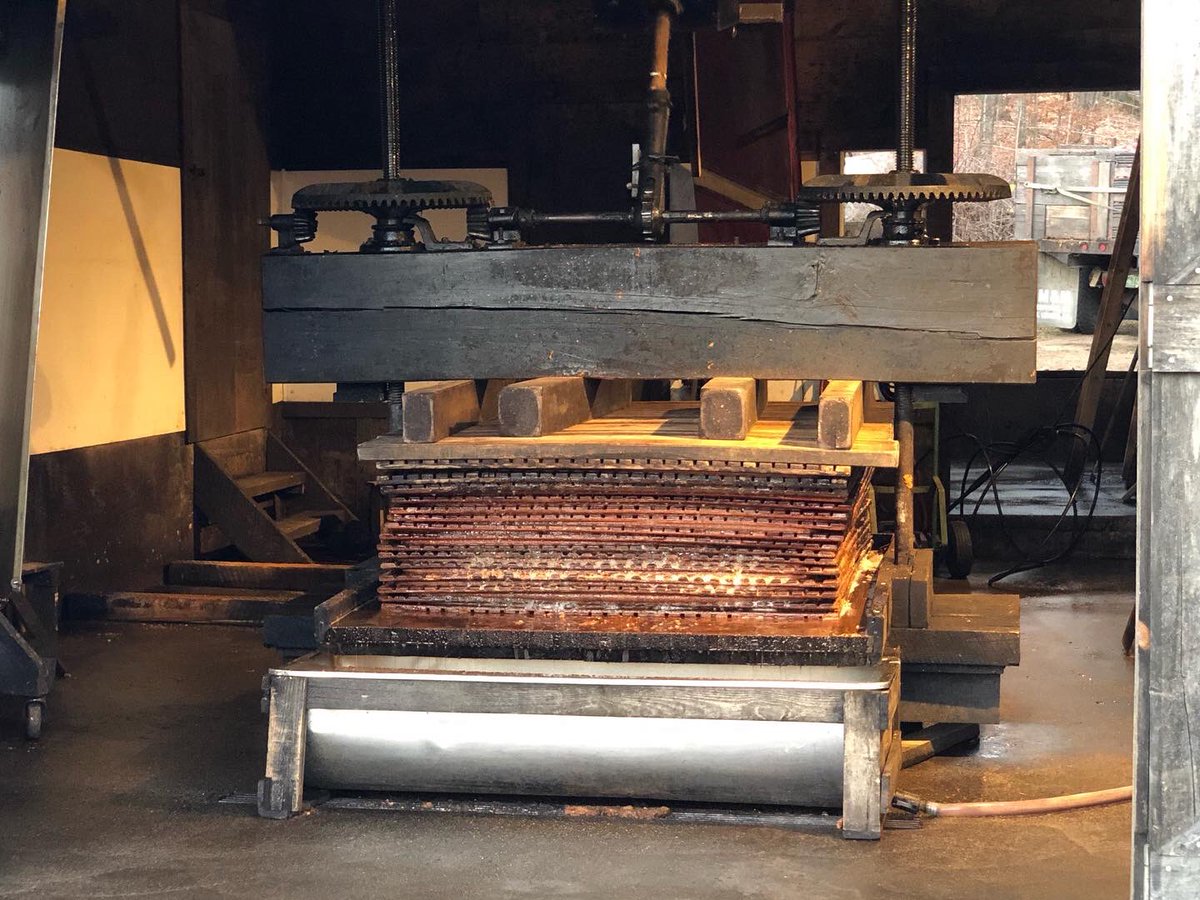 blackbearcider's tweet photo. Absolutely wonderful folks at Wood’s Cider Mill in Springfield, Vermont!🍎
Not only do they press sweet cider from heirloom apples, but they also make boiled cider, a traditional New England syrup made by evaporating the juice! 
#vermont #apples #cider #cidermill #boiledcider https://t.co/wSc3n6NkBS