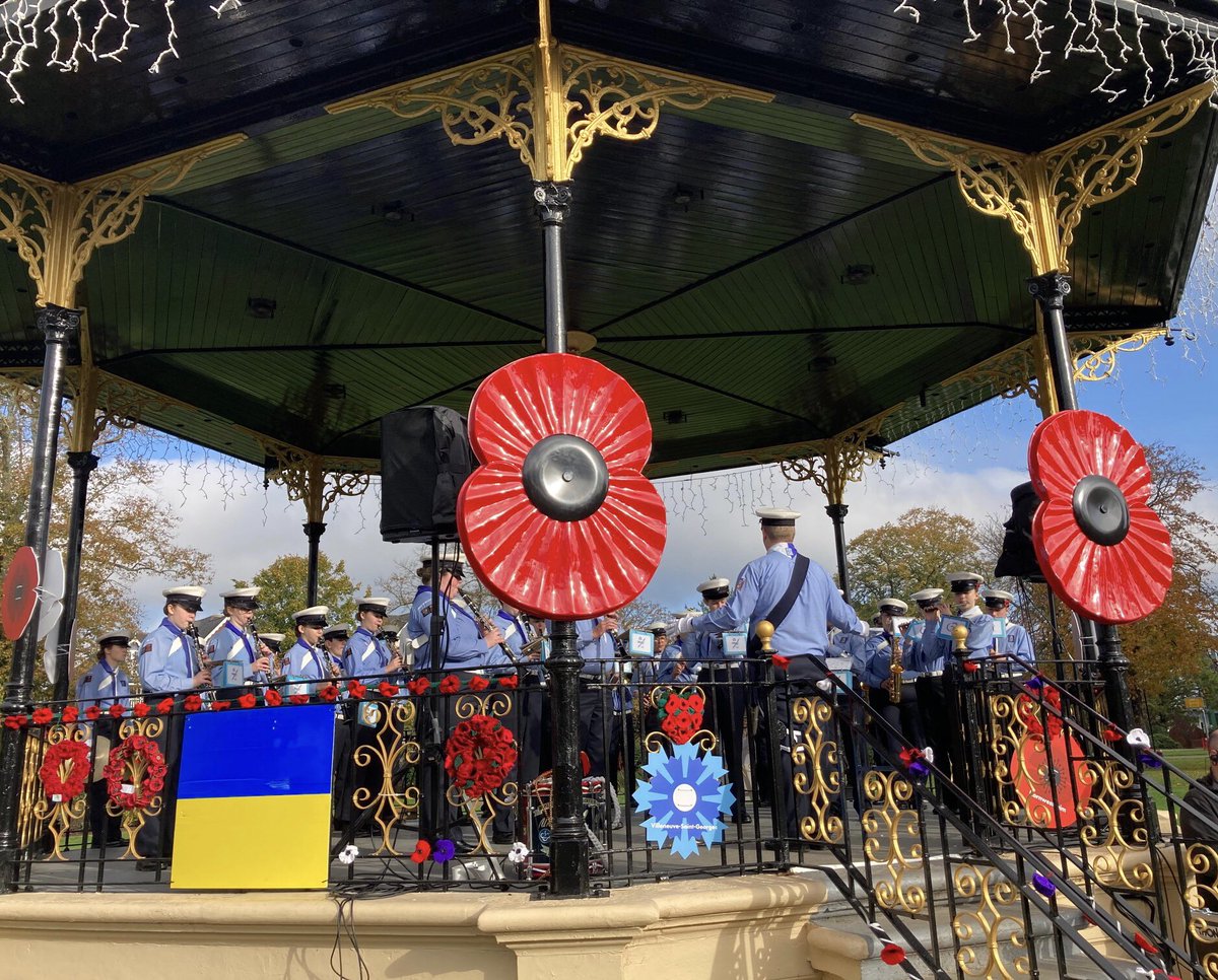 14thSpitfires's tweet photo. Today the band were honoured to lead Eastleigh’s Remembrance Parade, with our Principal Cornet Oliver Doyle sounding the Last Post. 

#lestweforget #wewillrememberthem #ArmisticeDay #RemembranceDay https://t.co/21XDrJJHqQ