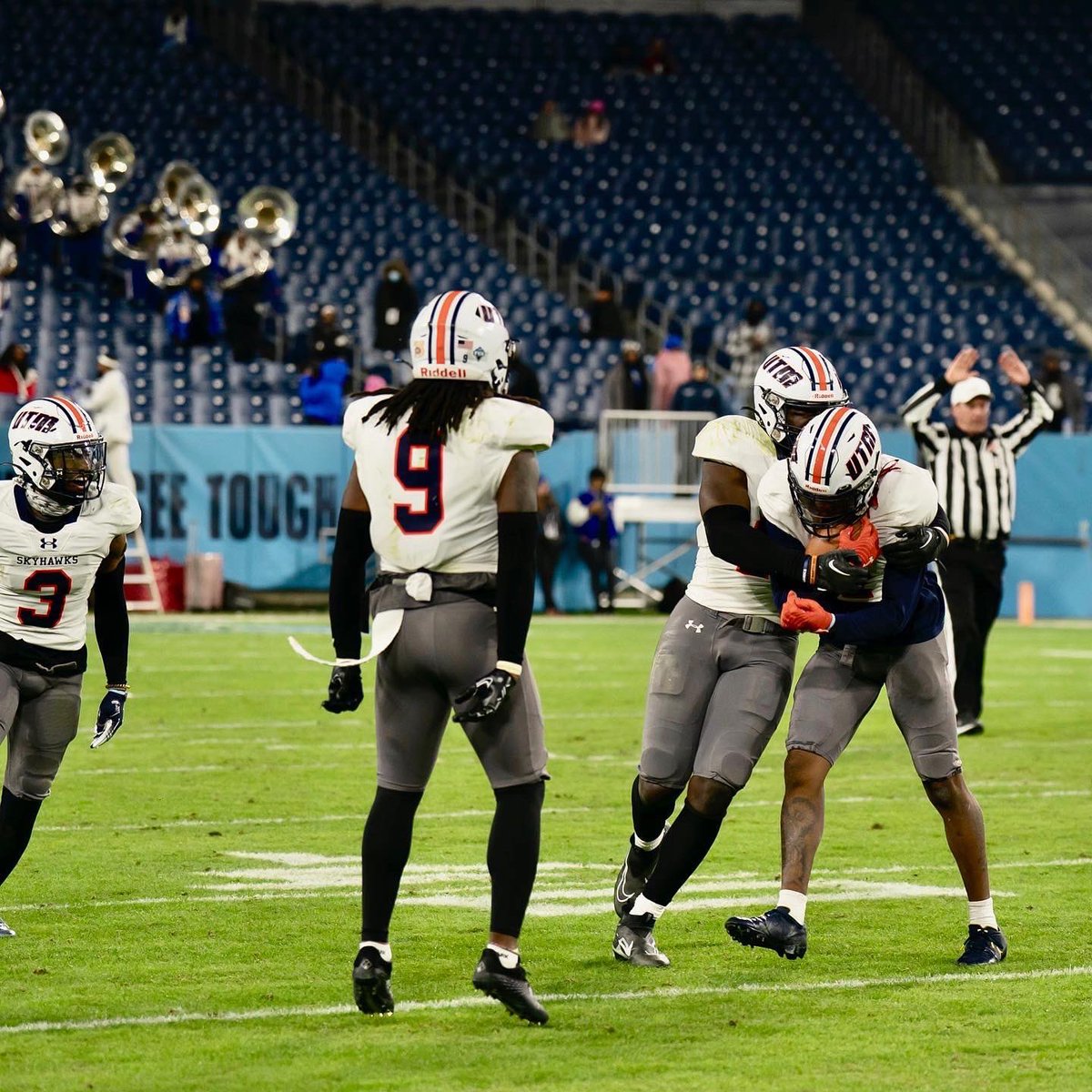 __aaron7's tweet photo. You have to Make it Happen!! 💫💫 This didn’t happen overnight 🔥 Woke up feeling Blessed #GOSKYHAWKS❤️‍🔥❤️‍🔥❤️‍🔥 📸 - @UTM_FOOTBALL https://t.co/hVb6jLE1I5
