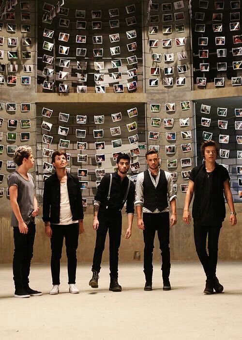 chjaraishere's tweet photo. I am not still over it 

I'm voting #OneDirection "Story Of My Life" (2013) for #AMAsFanFavorite  performance https://t.co/9IKygrZrDS