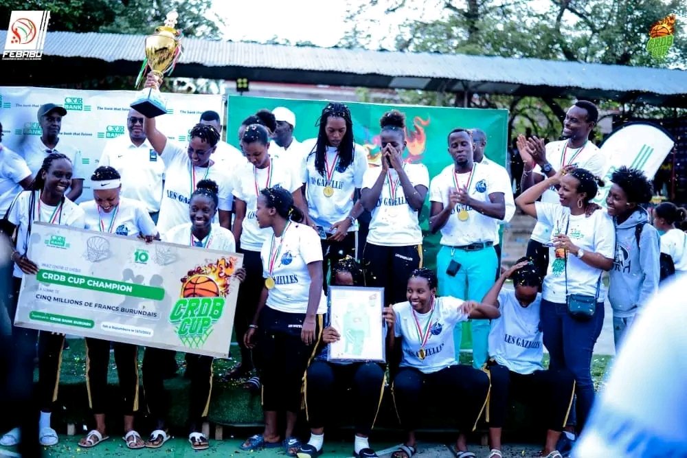 MagazineJimbere's tweet photo. 🏆🏀 @URUNANI_BBC chez les hommes et #LesGazelles chez les dames, remportent ce 13/11/2022 la #CRDBCUP dans un tournoi organisé par la @CRDBbankBurundi en collaboration avec la @FebabuOfficiel, pour célébrer les 10 ans de cette banque au #Burundi https://t.co/xmQbKq20yM https://t.co/8wwHITp4rd