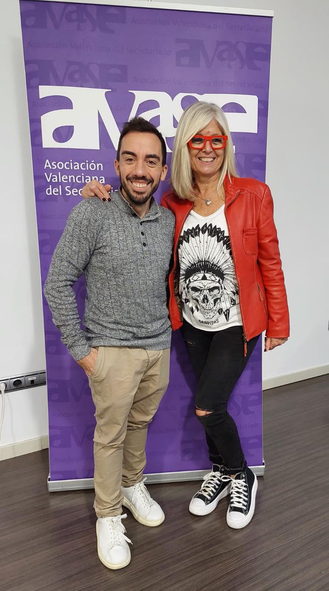 AvaseValencia's tweet photo. AVASE sigue apostando por el aprendizaje continuo y presencial.Una pantalla no sustituye a un abrazo al entrar y al salir, a una mirada y gestos. Al interactuar es esencial el contacto humano. GRACIAS @uncomunitymanager Carlos Carbellido por trasladarnos tus conocimientos. https://t.co/GGMhCYenrb