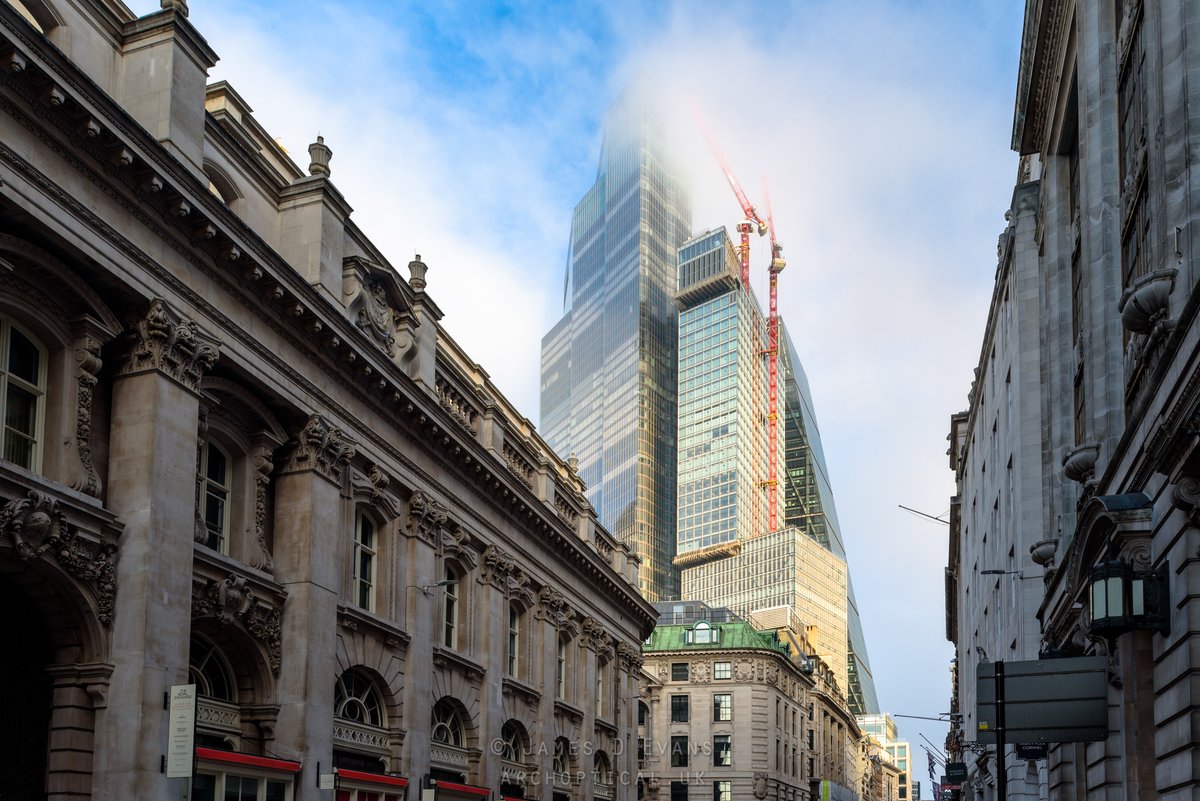 8 Bishopsgate, City of London

#8bishopsgate #cityoflondon #london #architecture #construction #photography #skyscraper #fog #mist

photog.social/web/@archoptic…