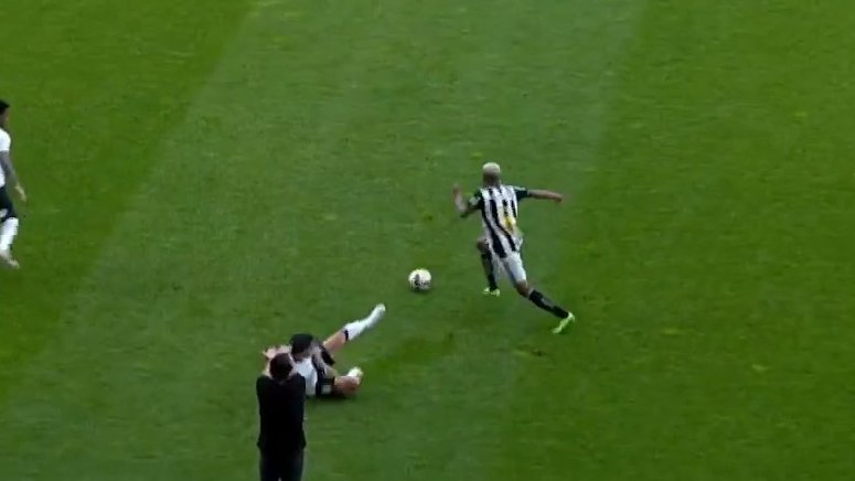 SportsCenterBR's tweet photo. Keno, o que você fez com o Fagner? 😮 https://t.co/HFPHva9TvK