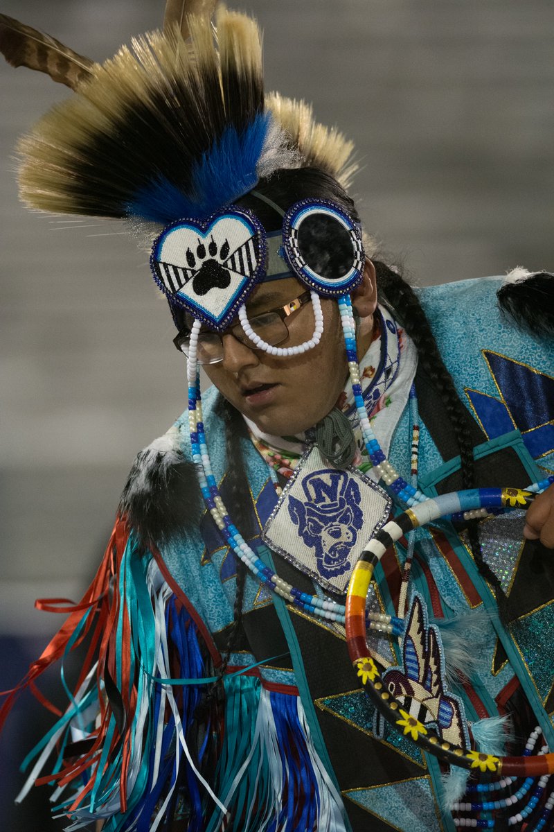 NevadaWolfPack's tweet photo. Last night we celebrated Native American Heritage at the @NevadaFootball game.
Thank you to the Reno-Sparks Indian Powwow Club for celebrating with us as well as the University of Nevada, Reno Royalty.
#OnePackOneCommunity https://t.co/IifhmfxVko