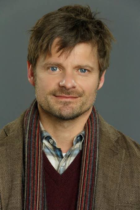 Happy birthday Steve Zahn. My favorite film with Zahn so far is You ve got mail. 