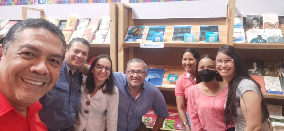 En FILVEN, stand y equipo del Observatorio... 📚