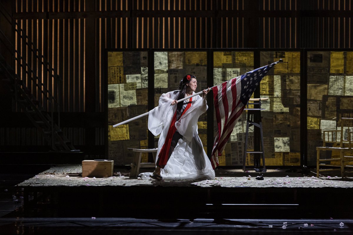 WandererSite's tweet photo. Madama Butterfly à @operadebordeaux mis en scène par #yoshioida en forme d’estampe vivante #karahson Son ou du Pinkerton très moyen de @riccardomassi belle prestation de @virginieverrez (Suzuki) Direction brouillonne de @pauldaniel321 

https://t.co/lJX6tet9ln https://t.co/cAIaNqTVmk