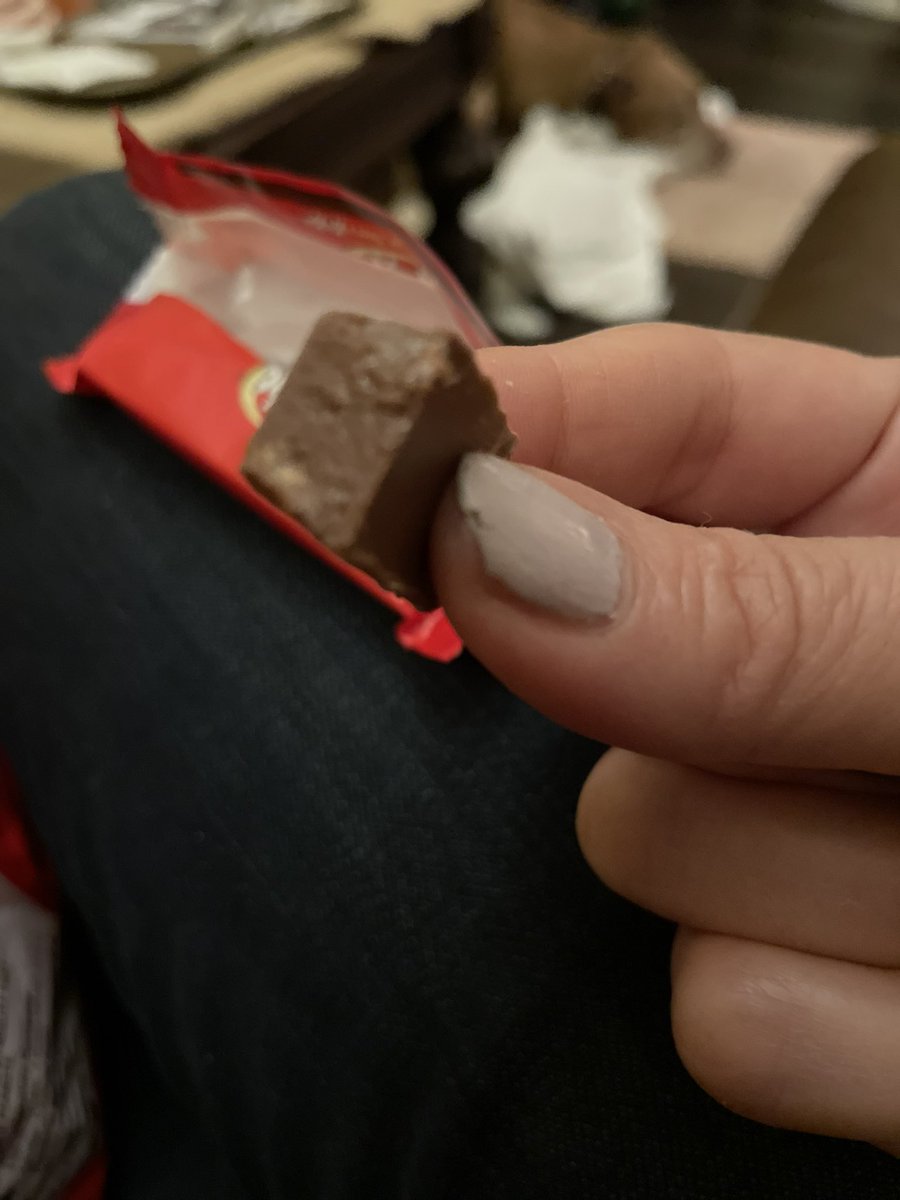 ebwsunshine's tweet photo. It’s not even the end of the year and already my most-engaged @instagram posts were the wafer-less @KITKAT minis. Three packs were twin solid milk chocolate bars. I haven’t recovered yet. One heathen remarked, “So?” It’s not a KitKat w/o the wafers! https://t.co/sdFgue7o9s