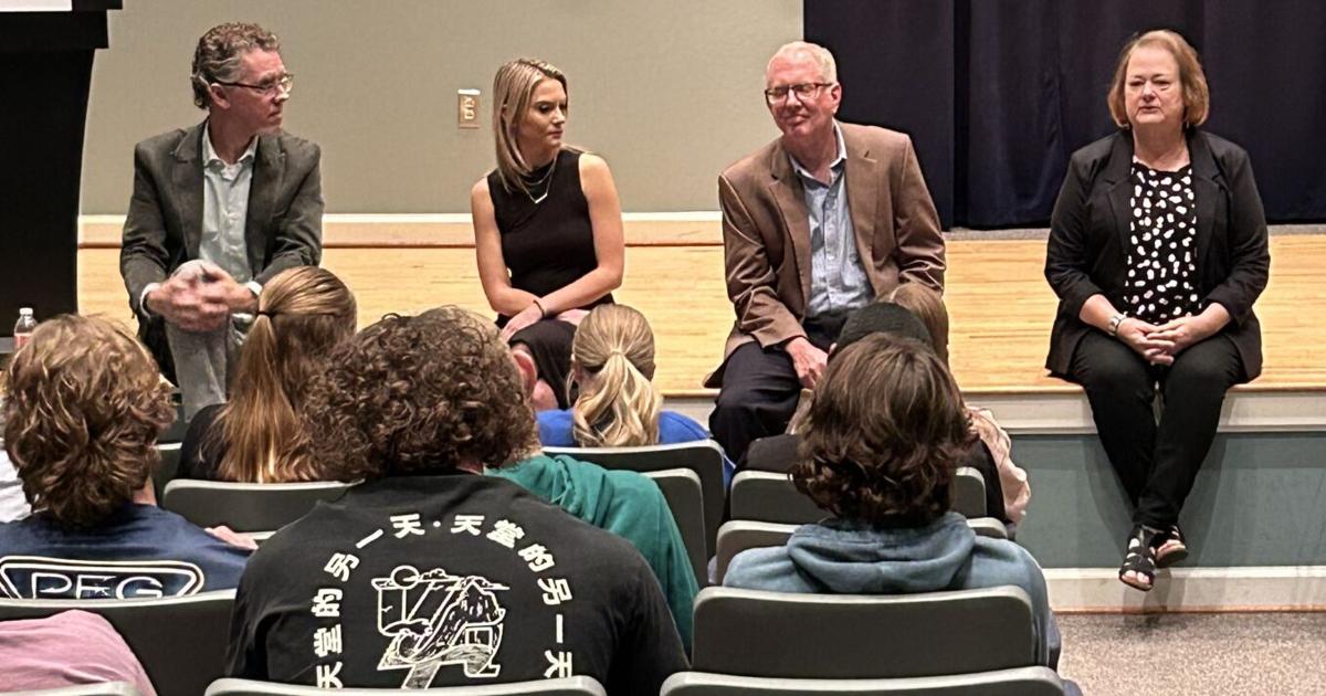 Leadership Clarksville (@leadershipclar1) on Twitter photo YLC had true local news experts as resources on Media Day.
mainstreetclarksville.com/news/youth-lea… YLC had true local news experts as resources on Media Day.
mainstreetclarksville.com/news/youth-lea…