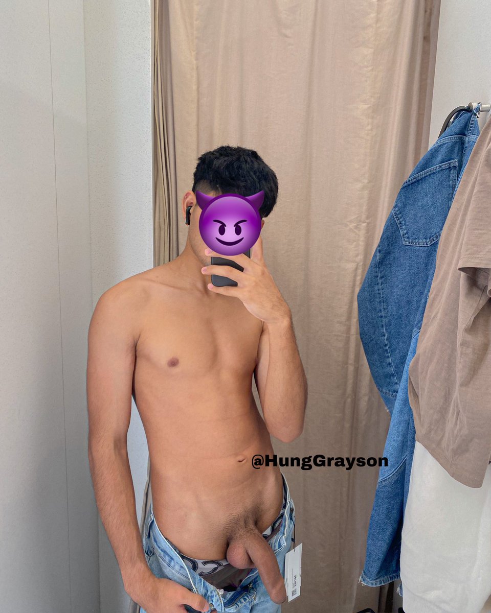 HungGrayson's tweet photo. me ayudas sosteniéndome la ropa? o la?…😏🍆 https://t.co/xPkNycCbNH
