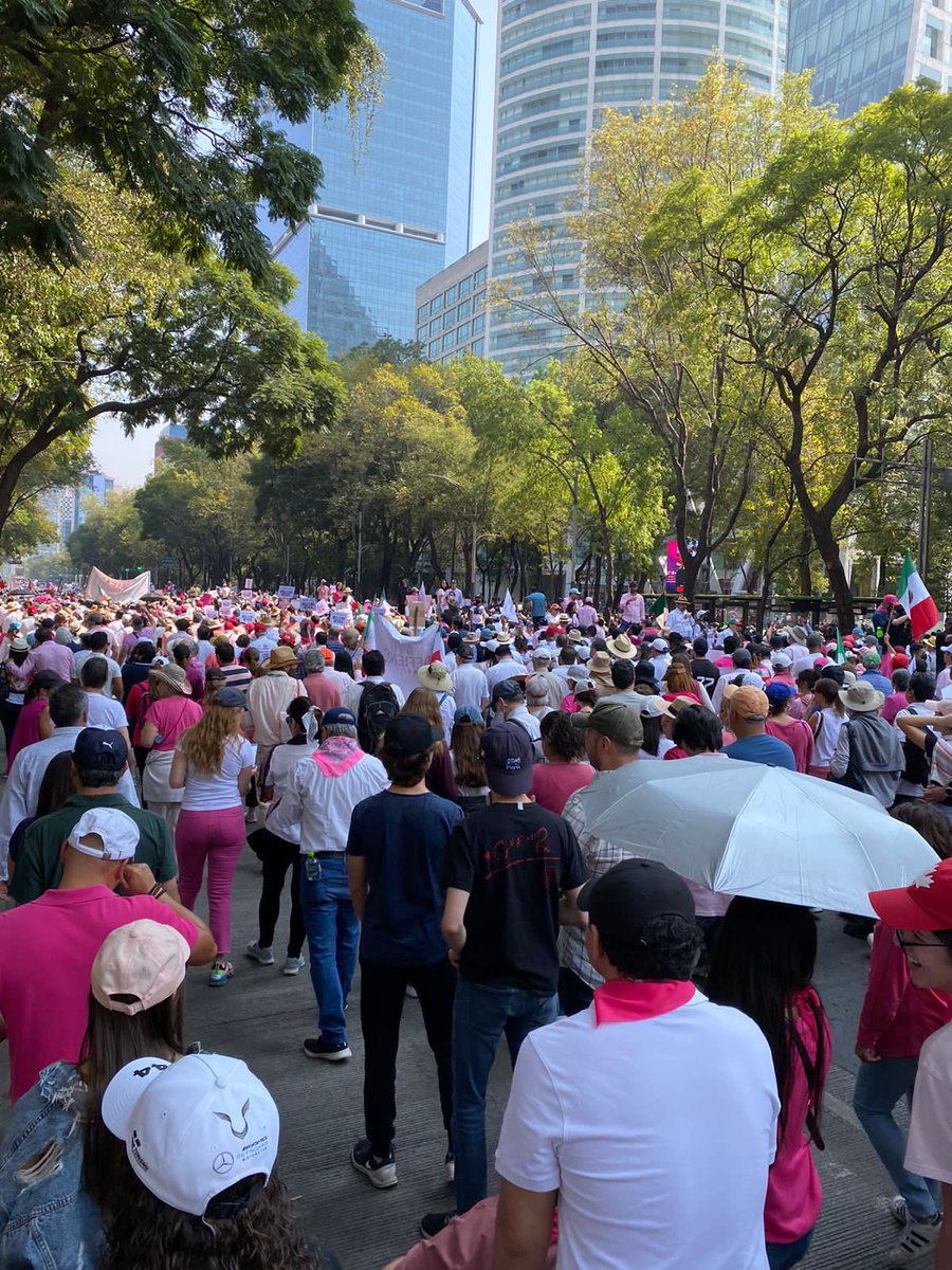 Brais22's tweet photo. #marchaINE #YoSiVoyALaMarcha #UnidosSomosLaGranFuerzaDeMexico Me imagino el berrinchito que está haciendo López y su banda de nacos https://t.co/dbrANQqWG1