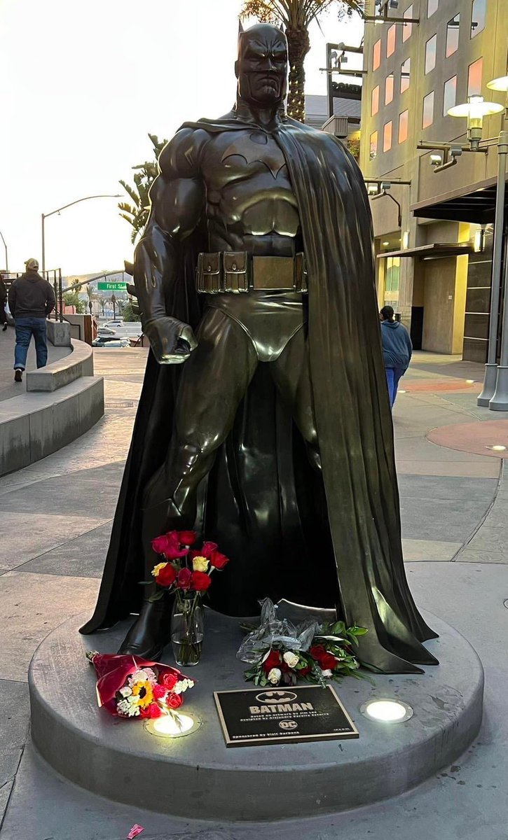 wes_greer's tweet photo. Just saw this on Reddit. People are leaving flowers at the Batman statue in Burbank for Kevin Conroy. Just a beautiful sight! https://t.co/YWmnv0ydm3
