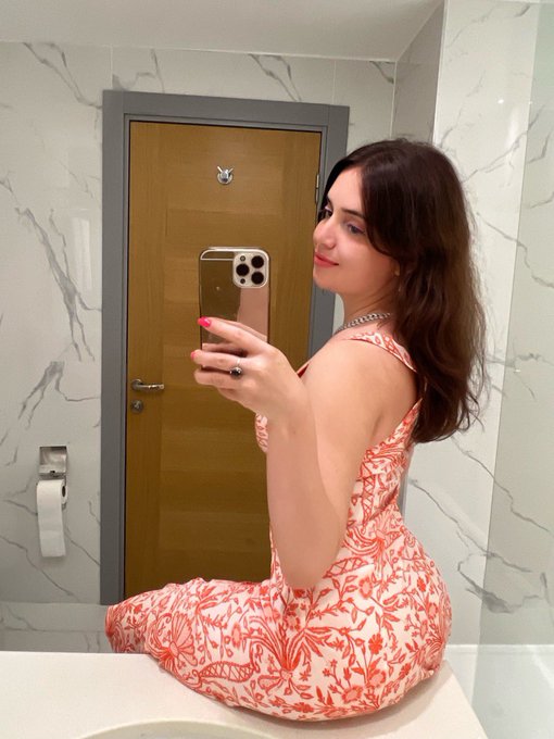 Have me on the sink? https://t.co/ZGAkc8mNTF