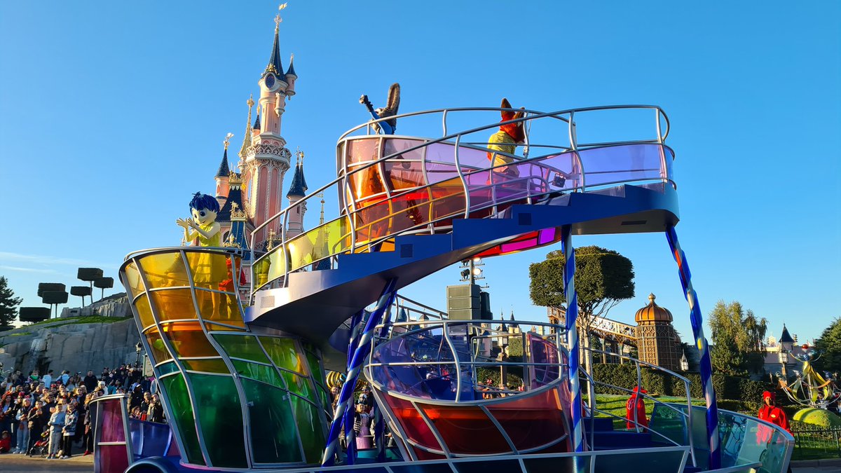 Cafe_Mickey's tweet photo. It's Time to Shine #DisneylandParis30 #DisneylandParis #disneyfans #cafemickey #live https://t.co/Qh52r0wlWZ
