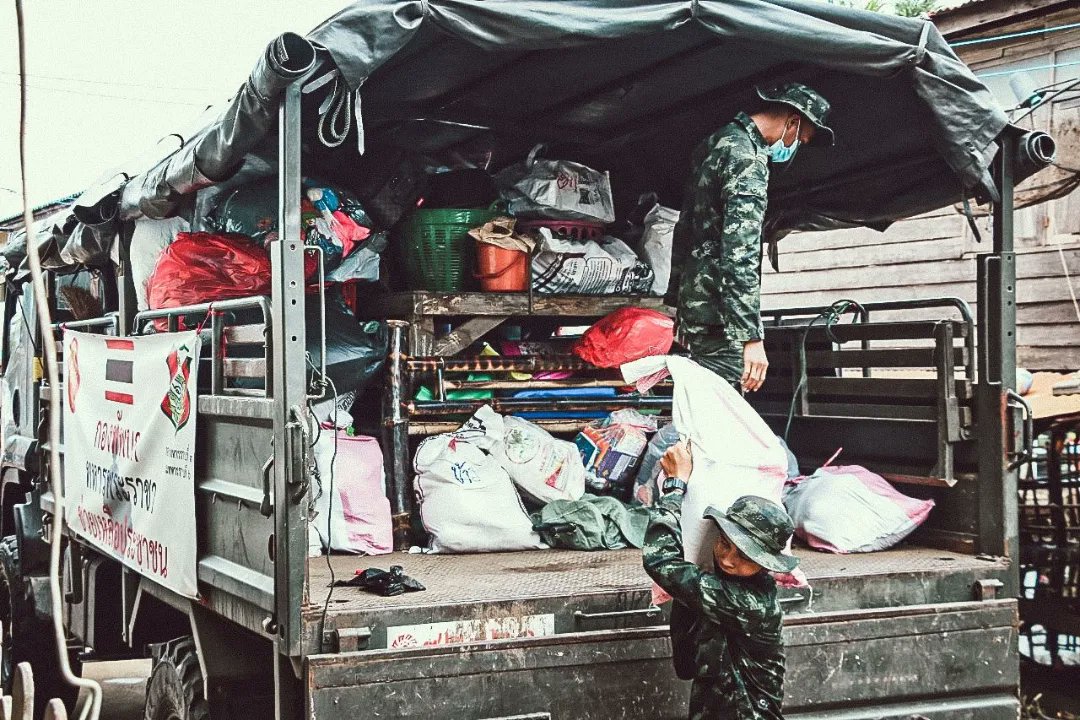 IR6_INF3's tweet photo. 🌊🧹"ฟื้นฟู ขนย้ายสิ่งของ"
ศบภ.ร.6 พัน.3 จัดกำลังพลจิตอาสาลงพื้นที่ ขนย้ายสิ่งของ เก็บขยะ ทำความสะอาด ปรับภูมิทัศน์ ร่วมกับบุคลากรสำนักงานที่ดินอุบลราชธานี สาขาวารินชำราบ และเทศบาลวารินชำราบ ณ อ.วารินฯ จ.อุบลฯ
#น้ําท่วมอุบล #SaveUbon
#ทหารของพระราชา https://t.co/6W20lMW5Cb