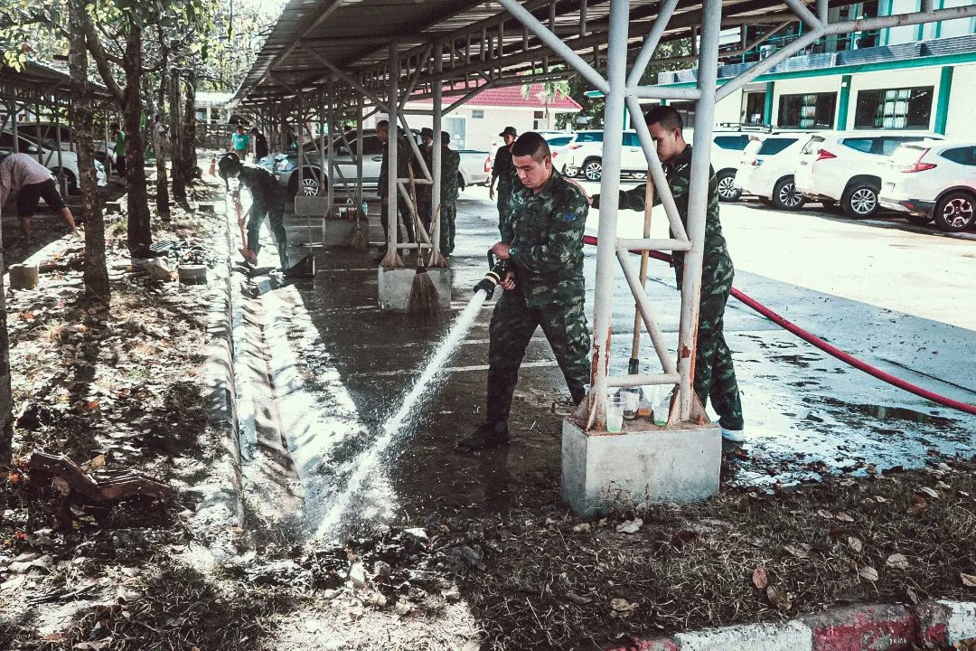 IR6_INF3's tweet photo. 🌊🧹"ฟื้นฟู ขนย้ายสิ่งของ"
ศบภ.ร.6 พัน.3 จัดกำลังพลจิตอาสาลงพื้นที่ ขนย้ายสิ่งของ เก็บขยะ ทำความสะอาด ปรับภูมิทัศน์ ร่วมกับบุคลากรสำนักงานที่ดินอุบลราชธานี สาขาวารินชำราบ และเทศบาลวารินชำราบ ณ อ.วารินฯ จ.อุบลฯ
#น้ําท่วมอุบล #SaveUbon
#ทหารของพระราชา https://t.co/6W20lMW5Cb