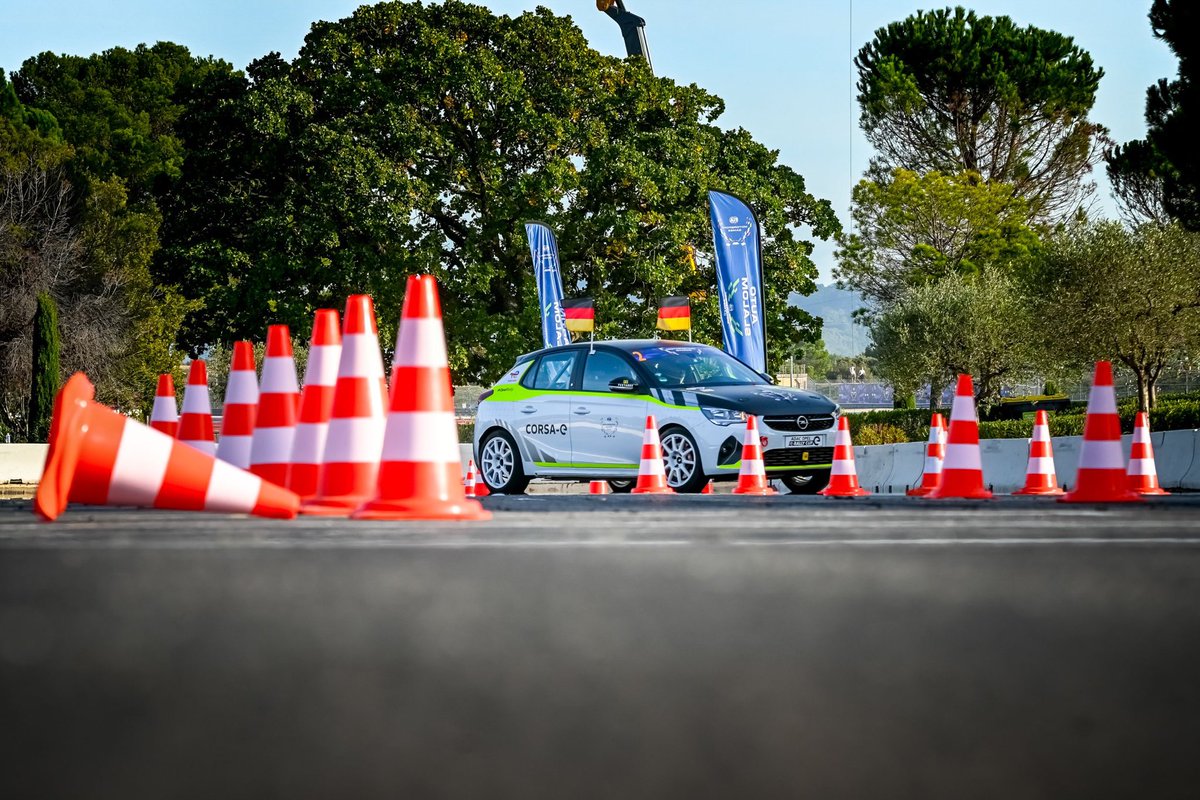 fiamgames's tweet photo. Electrified motorsport came to the @fia Motorsport Games for the first time in Marseille with #TeamGermany’s Claire Schönborn and Marcel Hellberg taking the gold in #AutoSlalom. All competitors drove the @Opel Corsa-e Rally.
-
#FIAMotorsportGames https://t.co/xt3KGxTiCq