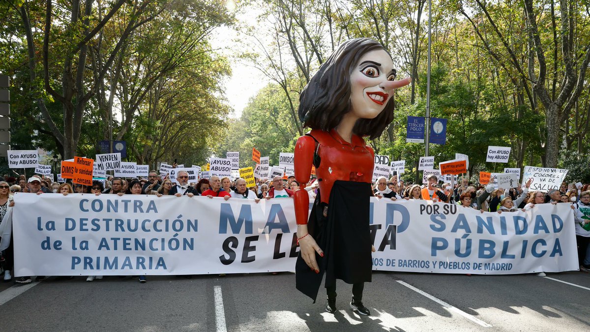 CapitanBitcoin's tweet photo. Para comprobar lo acabada que está la oposición y el nulo futuro de España solo mira a tu alrededor. Se manifiestan contra Ayuso, una presidenta autonómica, pero ni una huelga ni gran manifestación contra Sánchez, el rey de las mentiras, la ilegalidad constitucional y la ruina. https://t.co/bimQuvqi12