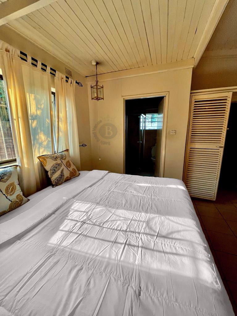 Hey guys I’ve a Venue at 12 Bath Road Belgravia ,it’s available for parties ,business expos and basic swimming ,swimming only is $5 a person  ,I’ve food &amp; beverages available at the venue, corkage fee is $10 #redmarketsunday #twimbos