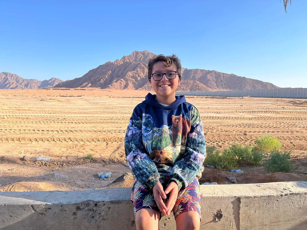 franciscoactiv2's tweet photo. Esta foto con estas montañas llenas de historia milenial es bonita hasta cuando uno observa que incluso en un sitio tan hermoso hay plásticos de un solo uso 💔 https://t.co/lgR6xodZsB