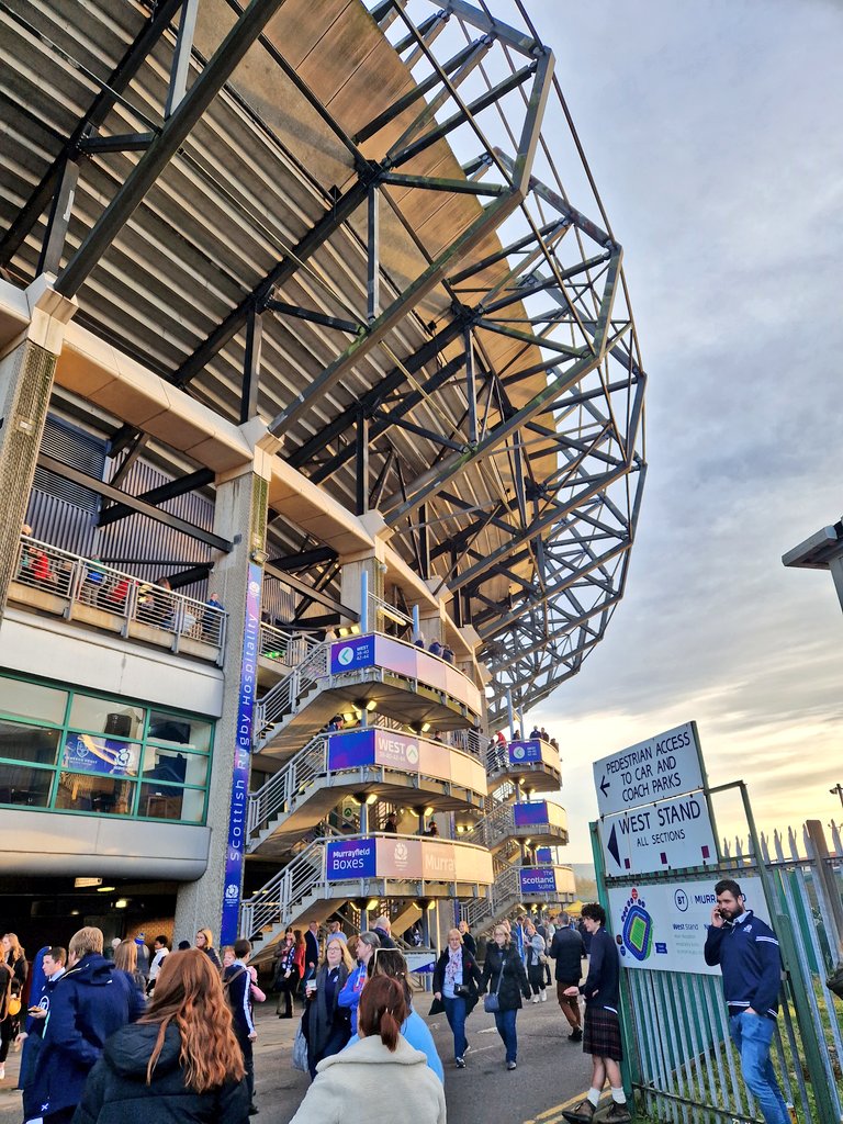 sliceandserve's tweet photo. Wowsers. What a first half. #SCOvNZL #EdinB #murrayfield #autumnsationsseries https://t.co/9qBin588si