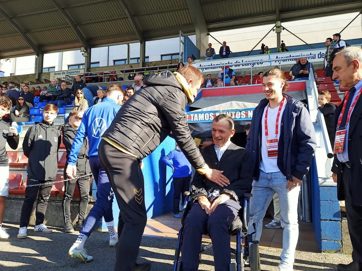 <a href="/CDTFundacion/">Fundación Canaria CD Tenerife 🏴󠁧󠁢󠁳󠁣󠁴󠁿</a> <a href="/SabouMarcel/">marcel sabou</a> <a href="/CDTOficial/">CD Tenerife 🏴󠁧󠁢󠁳󠁣󠁴󠁿</a> <a href="/CDLealtad/">Lealtad de Villaviciosa</a> <a href="/MarioSabou/">Mario Sabou</a> <a href="/AlejandroSabou/">Alejandro Sabou</a> <a href="/BotaHeliodoro/">Bota Heliodoro</a> <a href="/MilaLuisBrito/">Milagros Luis Brito</a> <a href="/AsociacionELA/">adELA - Asociación Española de ELA</a> <a href="/FundacionLaLiga/">FUNDACIÓN LALIGA</a> Os mandamos esta foto.

<a href="/LuisMiguelRamis/">Luis Miguel Ramis</a> se acercó a saludar y a hablar con <a href="/SabouMarcel/">marcel sabou</a>