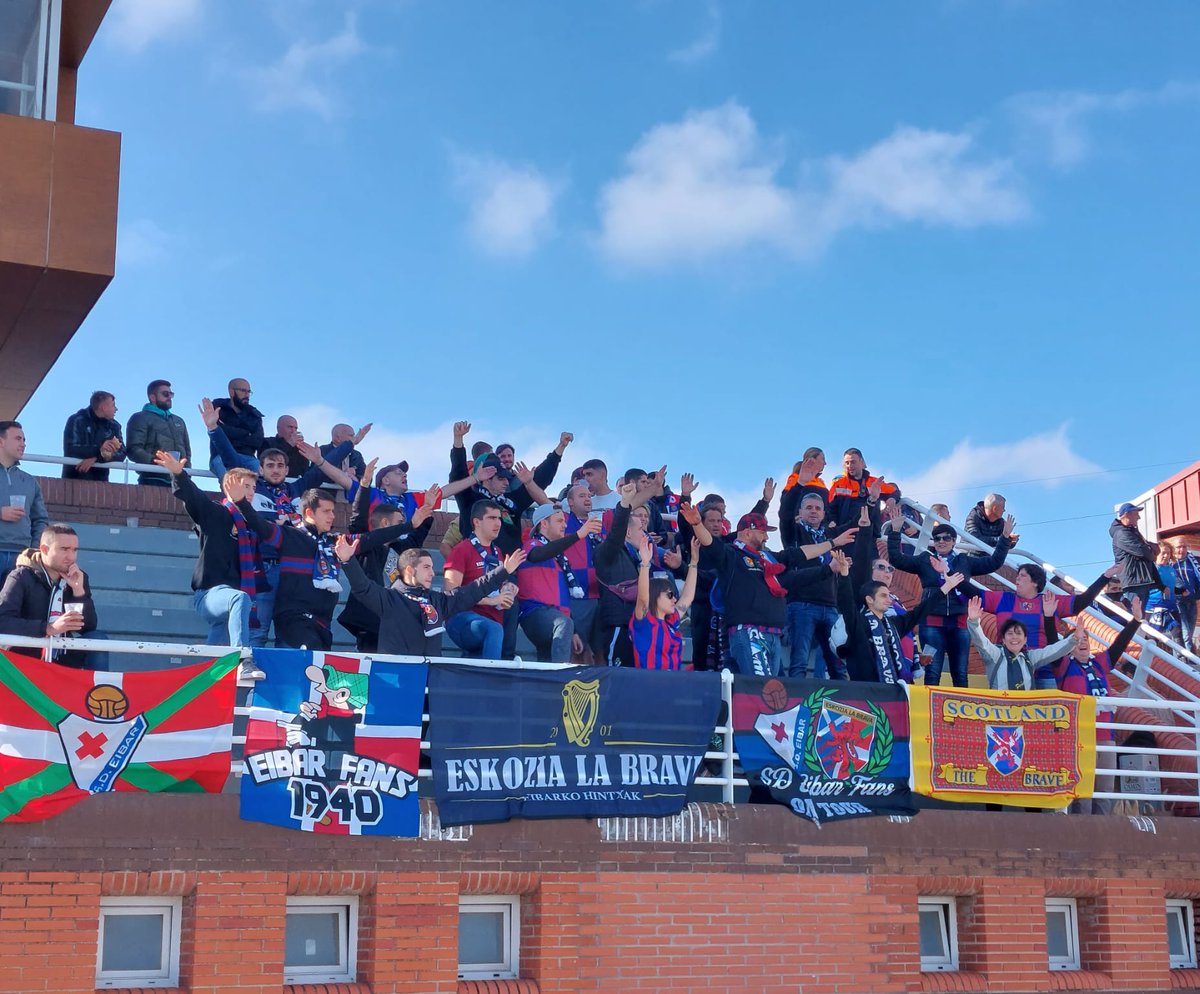EskoziaLaBrava's tweet photo. Seguimos en la brecha!

@LasRozas_CF 0-3 @SDEibar 

No importa cuando, no importa donde. La hintxada más descontrolada no falló a la cita y llevo en volandas al equipo hacia la siguiente ronda. 
Nuestro máximo agradecimiento @bomborozas por el trato recibido.
#Kopazkopa https://t.co/sIbaMTQd8t