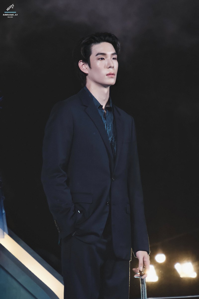 หล่อแบบยืนเฉยๆก็ดูเอะอะ

#JAYLERR
<a href="/JJksnp/">J</a>